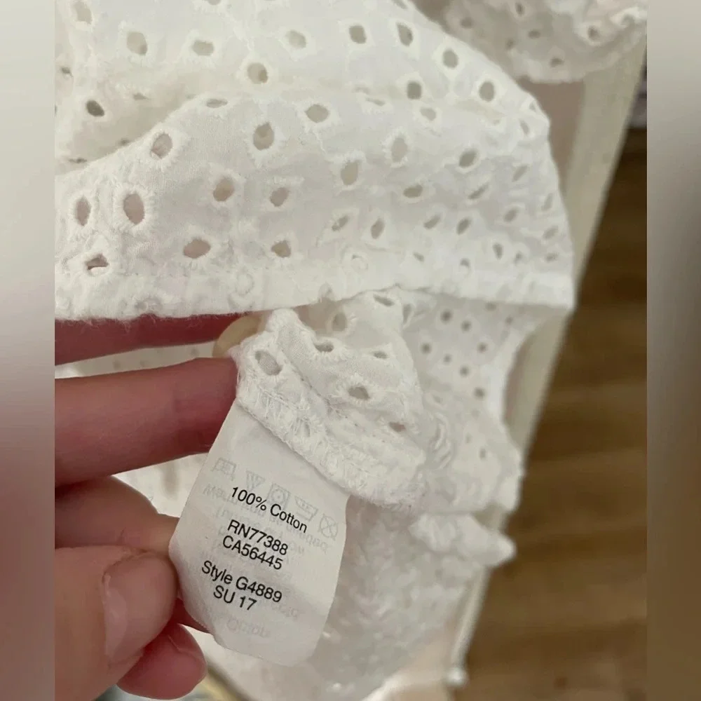 White eyelet bell sleeve shirt size small - Picture 4 of 6